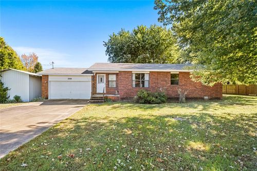 2018 Hayden Rd, Pea Ridge, AR, 72751-2422 | Card Image