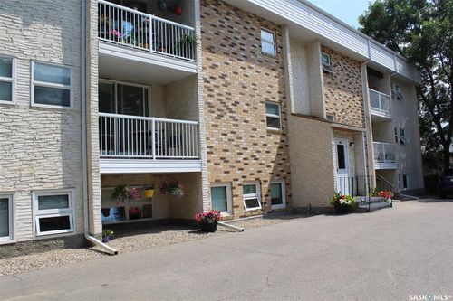11-228 3rd St, Weyburn, SK, S4H0W6 | Card Image