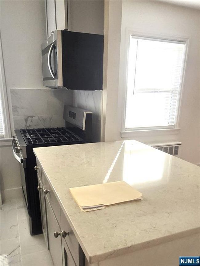 77 Forest Hill Pkwy, Condo with 2 bedrooms, 1 bathrooms and null parking in Newark NJ | Image 4