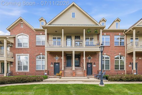 128 Sandy Ln, Walled Lake, MI, 48390-3528 | Card Image
