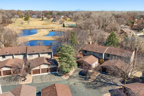 8-2426 Mendelssohn Ln N, Golden Valley, MN, 55427 | Card Image