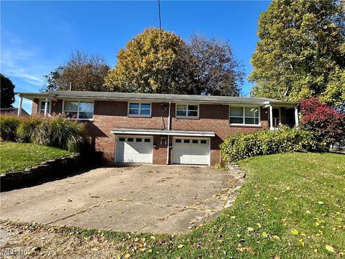 937 Reservoir Dr Ne, Massillon, OH, 44646-4831 | Card Image