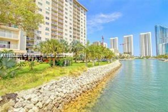 317 - 400 Kings Point Dr, Condo with 1 bedrooms, 1 bathrooms and null parking in Sunny Isles Beach FL | Image 16