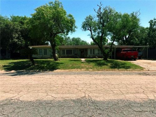 805 W Bennett St, Falfurrias, TX, 78355-4412 | Card Image