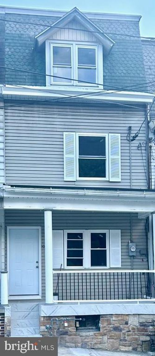1017 W Laurel Blvd, POTTSVILLE, PA, 17901-2325 | Card Image
