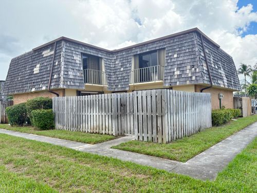 385 Lake Arbor Dr, Palm Springs, FL, 33461-2157 | Card Image