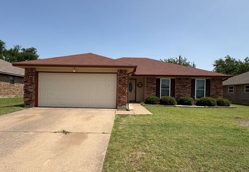 828 Richards Dr, Cedar Hill, TX, 75104-9218 | Card Image