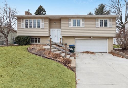 3730 Kenwood Ave, Davenport, IA, 52807-2353 | Card Image