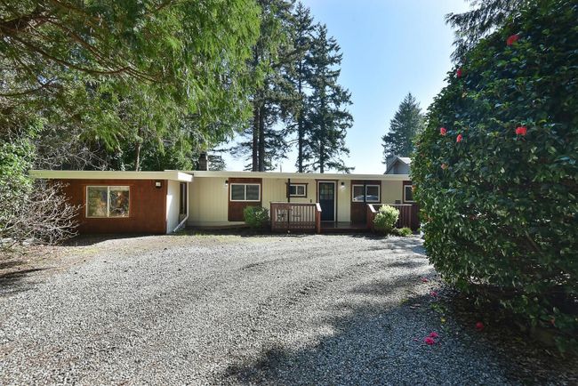 7632 Eureka Avenue, House other with 3 bedrooms, 2 bathrooms and 10 parking in Halfmoon Bay BC | Image 4