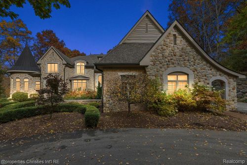 2541 Plum Creek Ct, Oakland, MI, 48363-2153 | Card Image