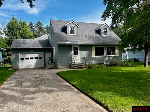 717 Upper Johnson Cir, Saint Peter, MN, 56082-1143 | Card Image