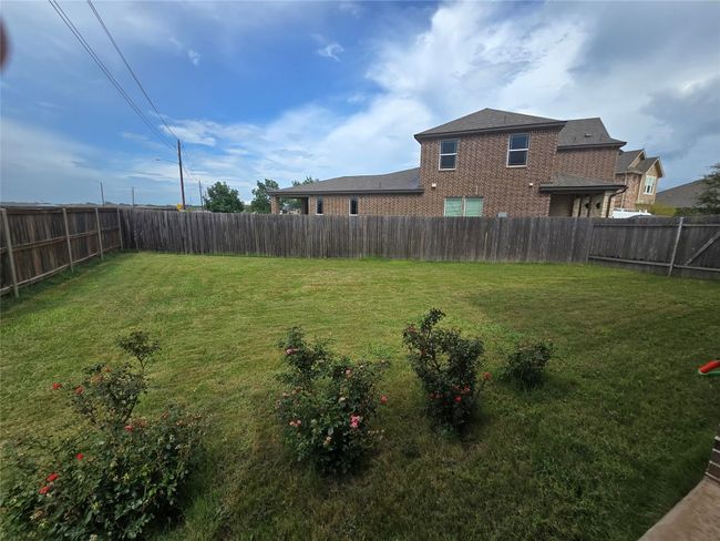 Well maintained fenced back yard | Image 4