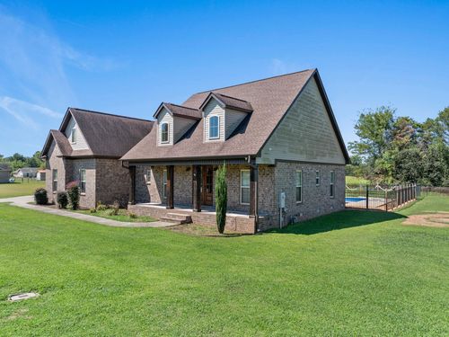 105 Fieldwood Dr, Tuscumbia, AL, 35674-3339 | Card Image