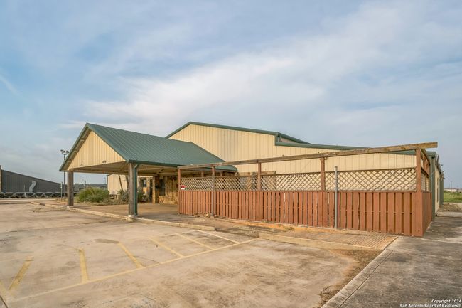 410 S Interstate 35, Home with 0 bedrooms, 0 bathrooms and null parking in Pearsall TX | Image 11