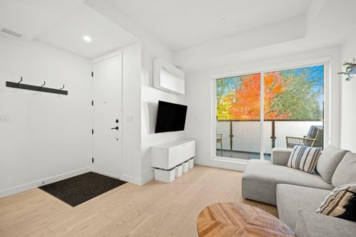 107-650 E 2nd St, North Vancouver, BC, V7L1E3 | Card Image