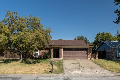 4915 Prairieview Ct S, Arlington, TX, 76017-6071 | Card Image