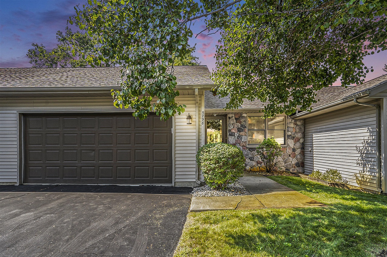 Wood Valley Rd, Kalamazoo, MI 49009