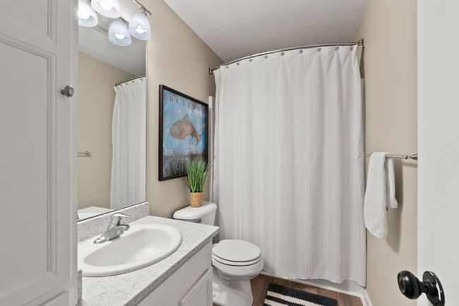 Guest bath | Image 12