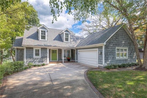 424 Southshore Dr, Lake Winnebago, MO, 64034-9450 | Card Image