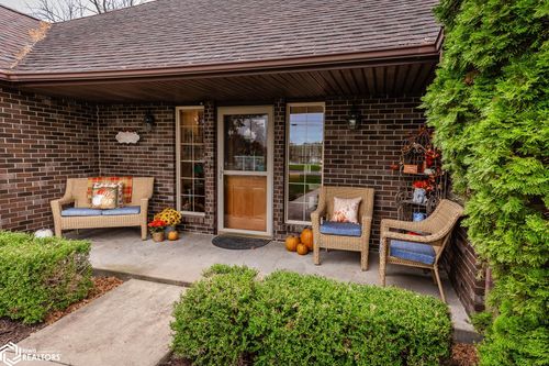 504 E Vine St, Toledo, IA, 52342-2218 | Card Image