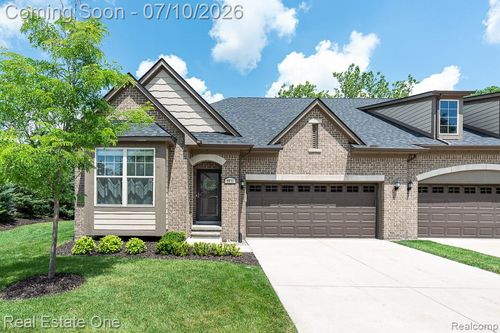 1011 Hampshire Ct, Rochester Hills, MI, 48307-4782 | Card Image