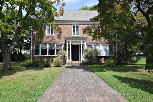 25 Old Mill Rd, Great Neck, NY, 11023-1914 | Card Image