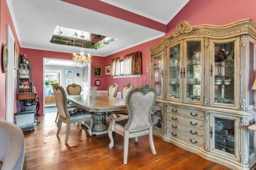 6 Robin Hill Rd, Great Neck, NY, 11024-1411 | Card Image
