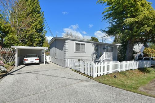5768 Pebble Crescent, House other with 2 bedrooms, 1 bathrooms and null parking in Sechelt BC | Card Image