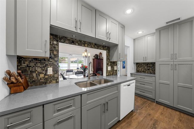 7460 W Country Club Dr N, Condo with 2 bedrooms, 2 bathrooms and null parking in Sarasota FL | Image 18