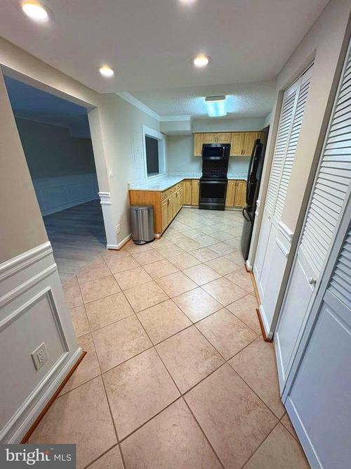 unit-302-3800 Powell Ln, FALLS CHURCH, VA, 22041-3661 | Card Image