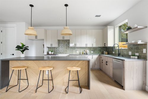 2-2001 Rountree Dr, Austin, TX, 78722-1416 | Card Image