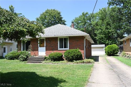 24206 Beech Ln, North Olmsted, OH, 44070-1008 | Card Image