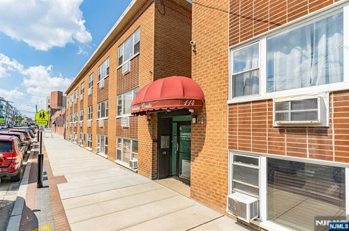 120 32nd St, Union City, NJ, 07087-5872 | Card Image