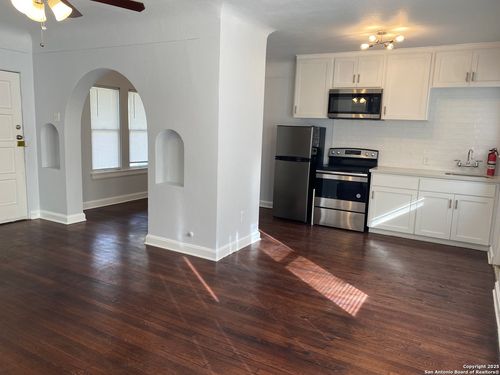 2-152 Harrigan Ct, Alamo Heights, TX, 78209-6253 | Card Image