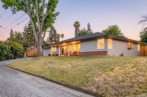 918 Dorthel St, Sebastopol, CA, 95472-2713 | Card Image