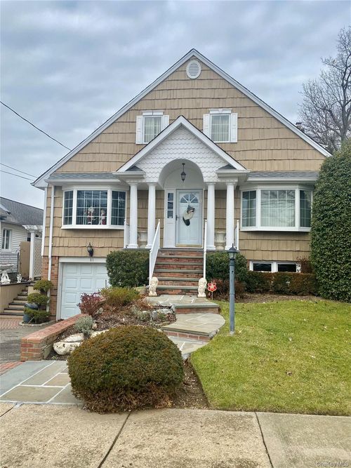 51 Lenox Ave, Westbury, NY, 11590-4305 | Card Image