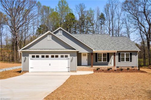 211 Snapdragon Pl, Lexington, NC, 27295-8928 | Card Image