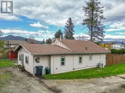 2285 Rosedale Ave, House other with 3 bedrooms, 1 bathrooms and null parking in Armstrong BC | Image 1