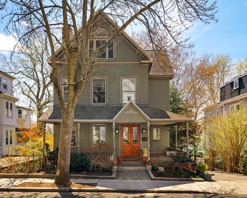 70 Oxford St, Somerville, MA, 02143-1618 | Card Image