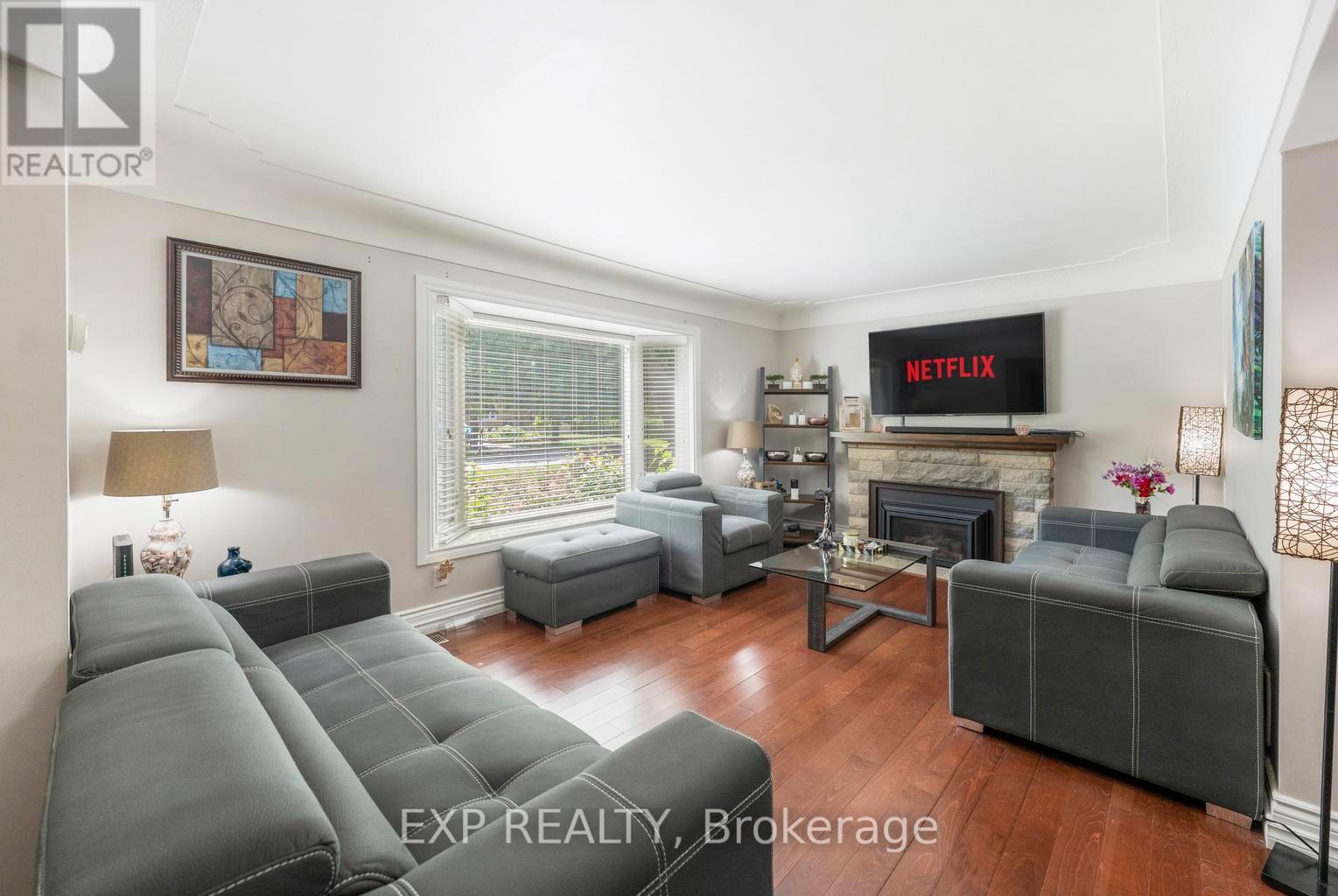 Residential in Burlington (LaSalle) 4