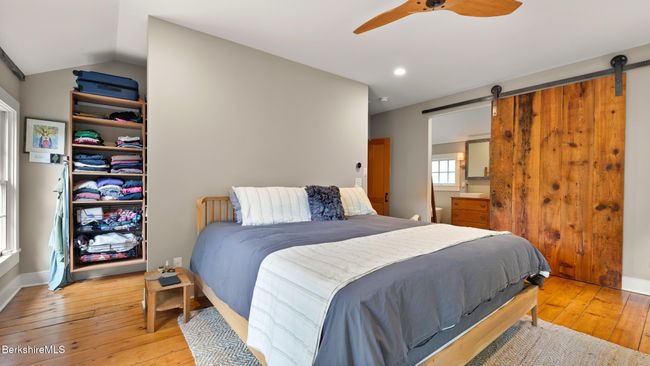 Primary Bedroom with walk-in closet, en suite | Image 24