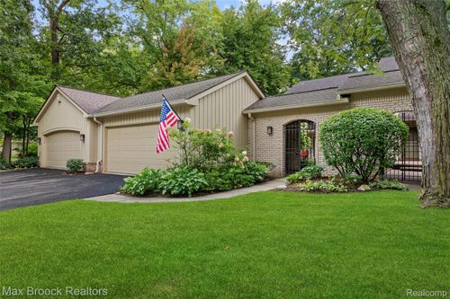 1188 Glenpointe Ct, Bloomfield Hills, MI, 48304-1510 | Card Image