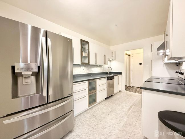 A - 54 Amberly Dr, Townhouse with 2 bedrooms, 1 bathrooms and null parking in Manalapan NJ | Image 5