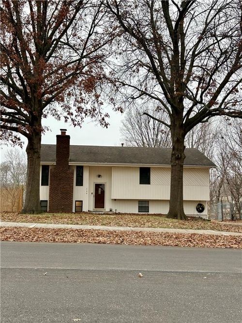 305 Ne Sunnyside School Rd, Blue Springs, MO, 64014-2953 | Card Image