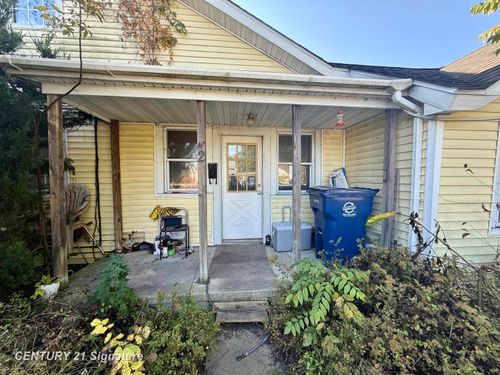 710 Chesaning St, Saint Charles, MI, 48655-1746 | Card Image