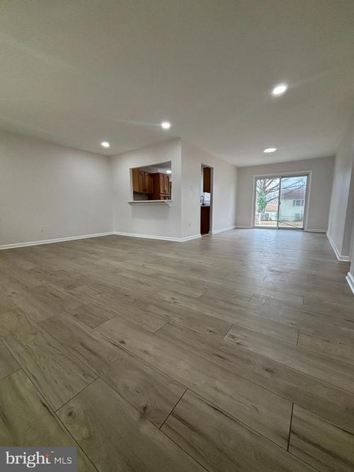 42 Tipton Ln, Willingboro, NJ, 08046-3717 | Card Image