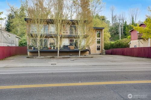 302-4525 S Henderson St, Seattle, WA, 98118-4943 | Card Image
