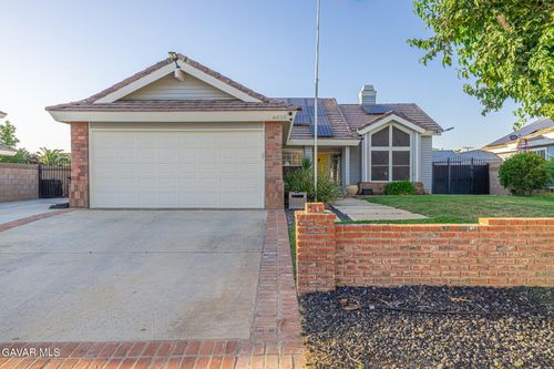 6015 Country Ln, Quartz Hill, CA, 93536-4520 | Card Image