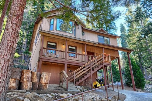 7430 Henness Ridge Rd, Yosemite National Park, CA, 95389-9100 | Card Image