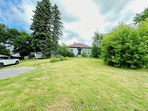 94 Prospect St, Newmarket, ON, L3Y3T4 | Card Image